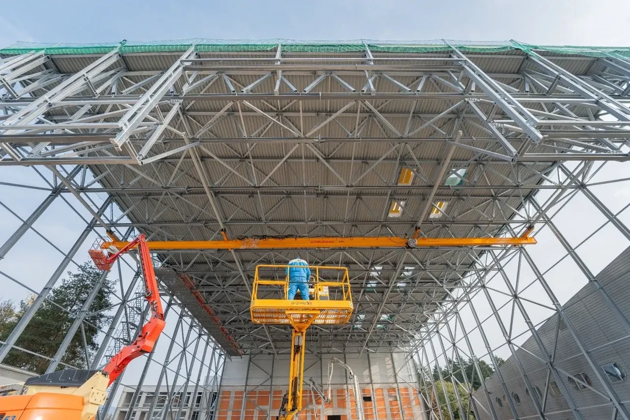 Tosidos Hangar Brnik