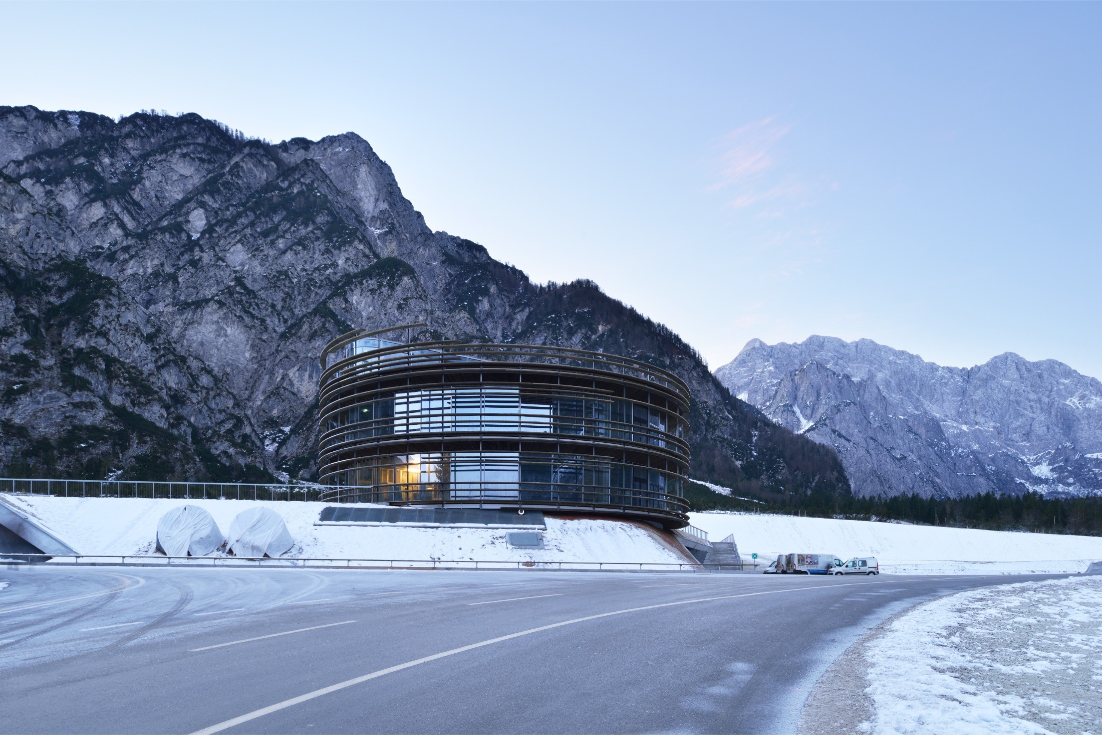 Planica kmb5773 1215 naslovna